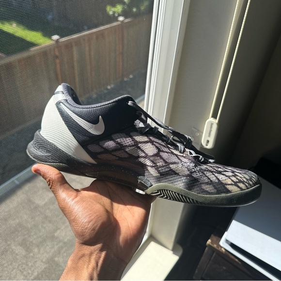 Kobe 8 Nike is size 12.5 - Picture 9 of 11